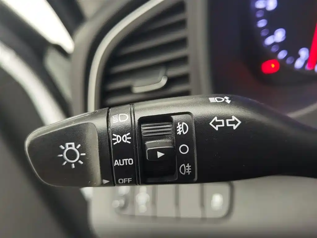 Hyundai Elantra 2019 — фото 21