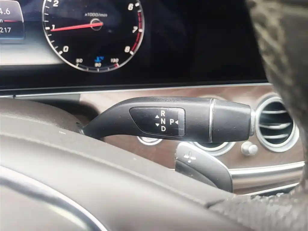 Mercedes-Benz E-Class 2018 — фото 14