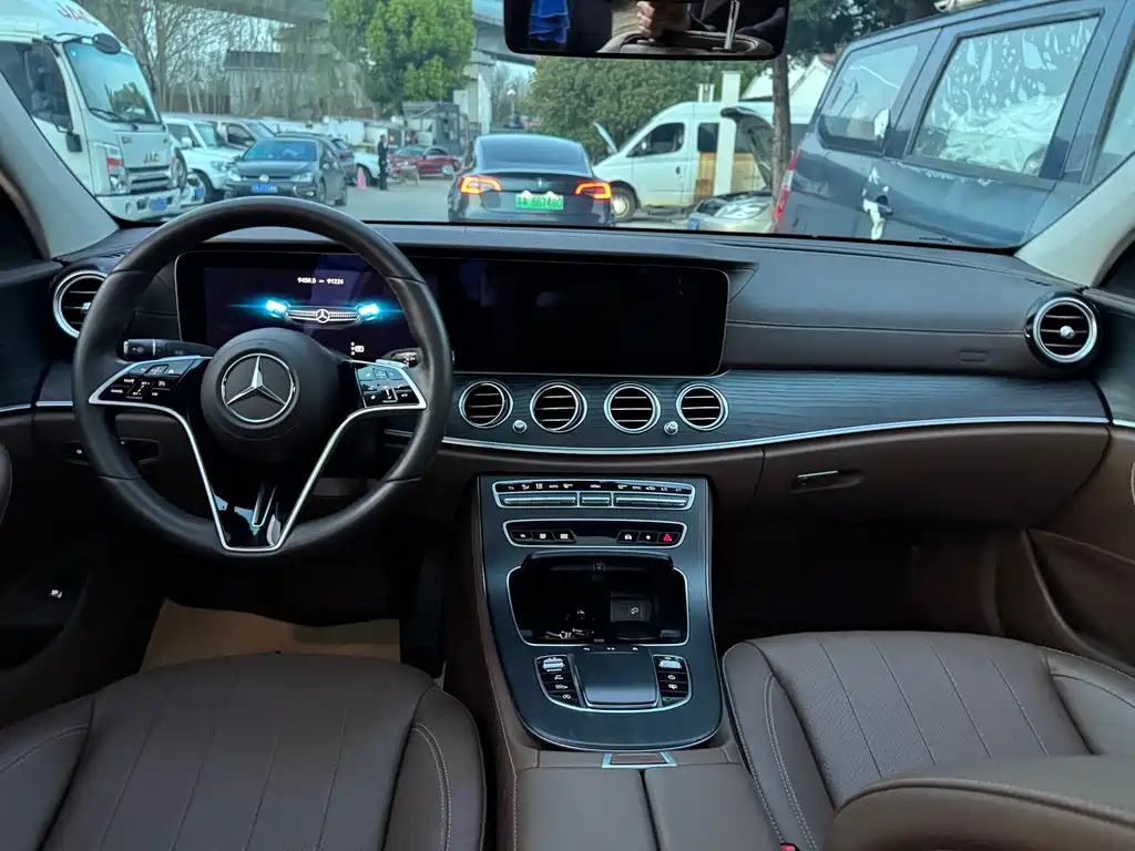 Mercedes-Benz E-Class 2023 — фото 6