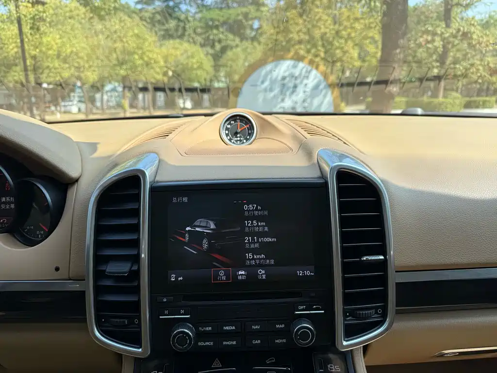Porsche Cayenne 2016 — фото 11
