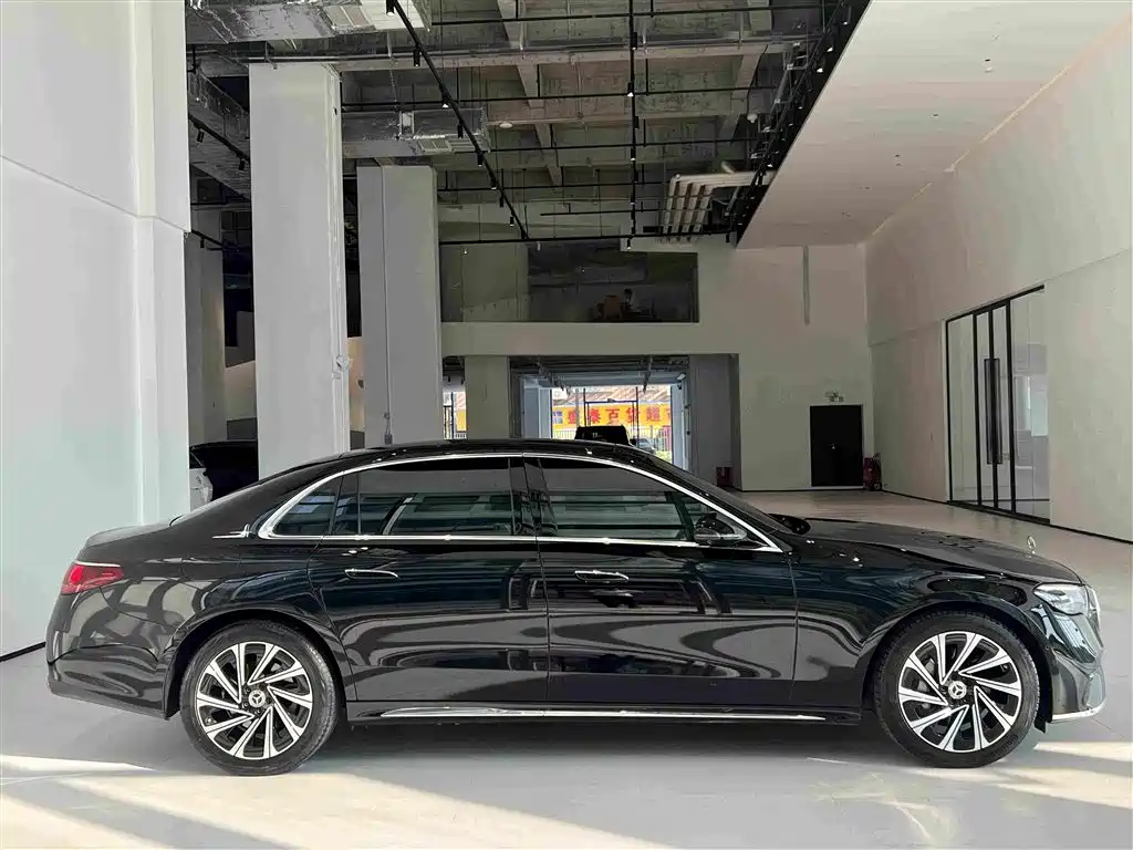 Mercedes-Benz E-Class 2025 — фото 10