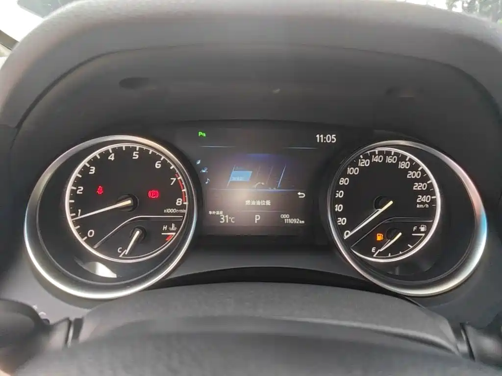 Toyota Camry 2019 — фото 12