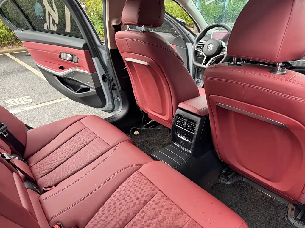 BMW 3 Series 2025 — фото 17