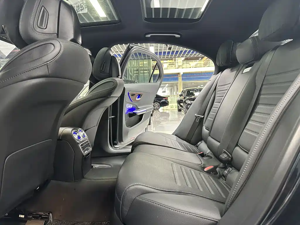 Mercedes-Benz C-Class 2025