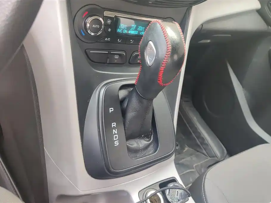 Ford Kuga 2015 — фото 16
