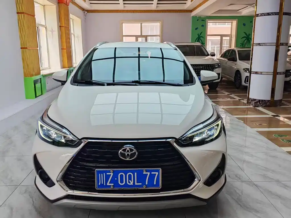 Toyota Yaris L 2022 — фото 1