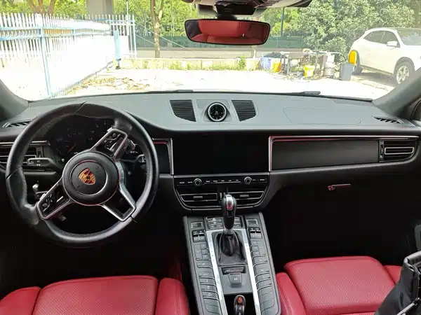 Porsche Macan 2021
