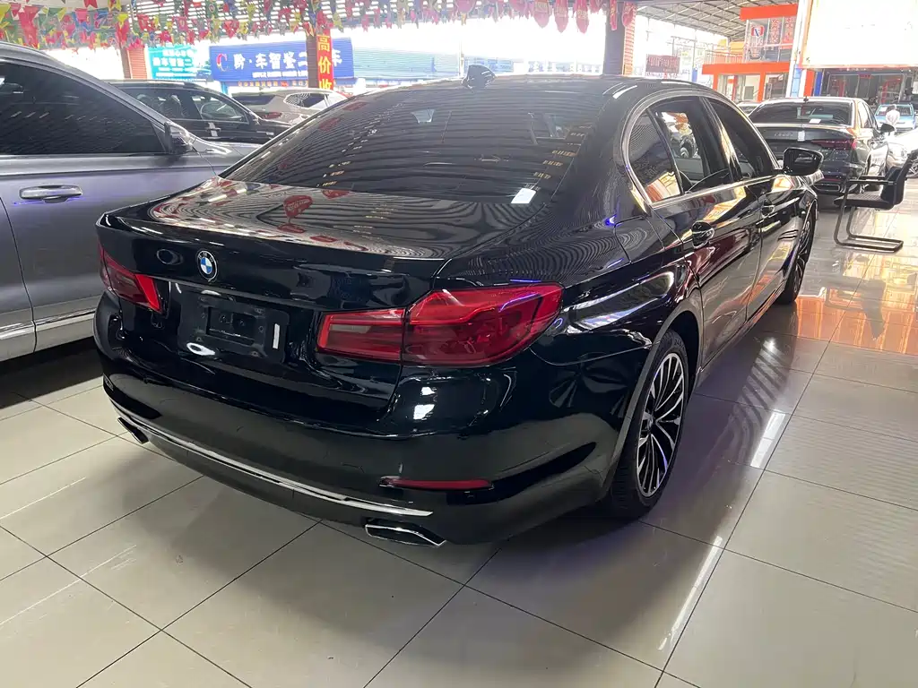 BMW 5 Series 2019 — фото 9