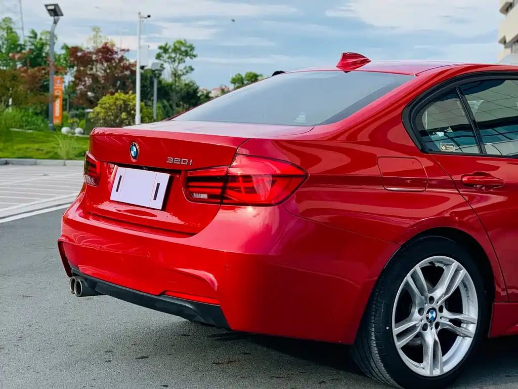 BMW 3 Series 2018 — фото 10