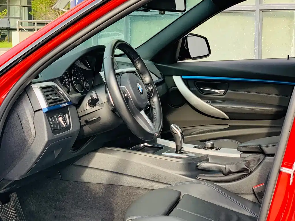 BMW 3 Series 2018 — фото 12