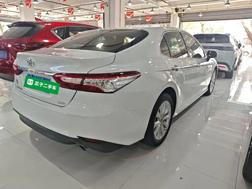 Toyota Camry 2019 — фото 7