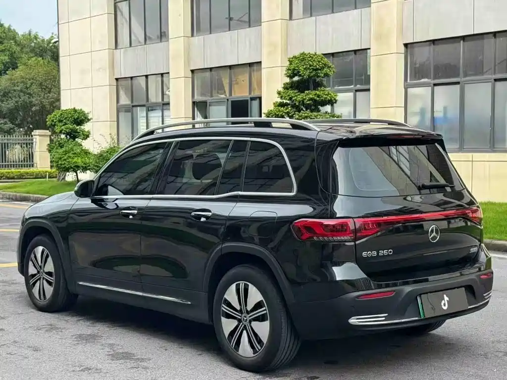 Mercedes-Benz EQB 2023