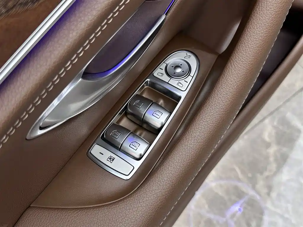 Mercedes-Benz E-Class 2023 — фото 16