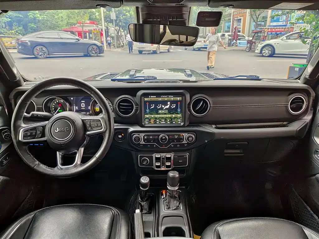 Jeep Wrangler PHEV 2023 — фото 10