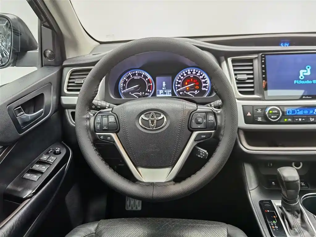 Toyota Highlander 2017 — фото 11
