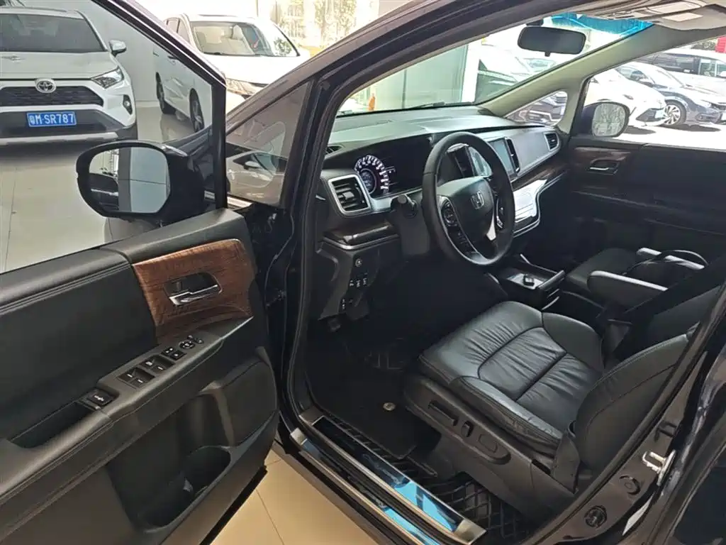 Honda Odyssey 2018 — фото 16