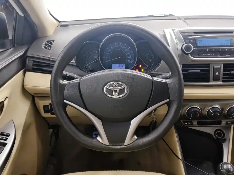 Toyota Yaris L 2014 — фото 15