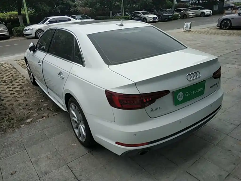 Audi A4L 2018