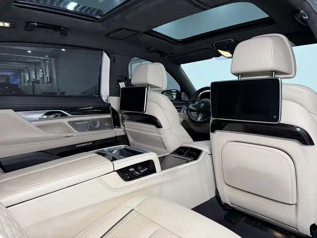 BMW 7 Series 2018 — фото 14