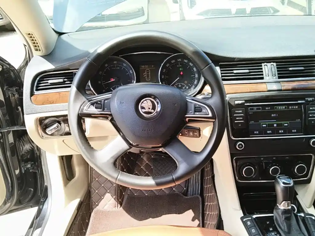 Skoda Superb 2015 — фото 11
