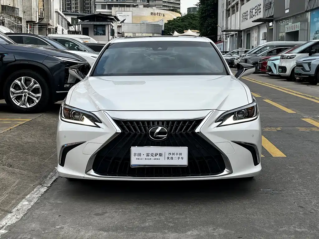 Lexus ES 2023 — фото 2
