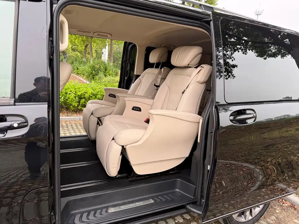 Mercedes-Benz V-Class 2019 — фото 19