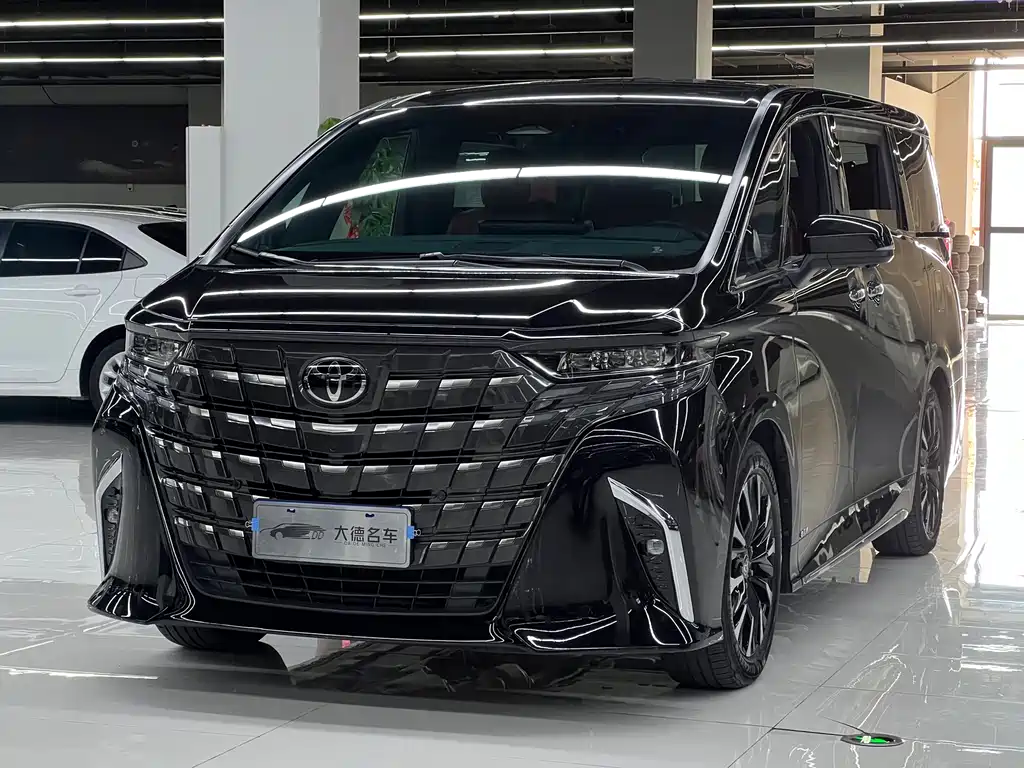 Toyota Alphard 2024 — фото 1