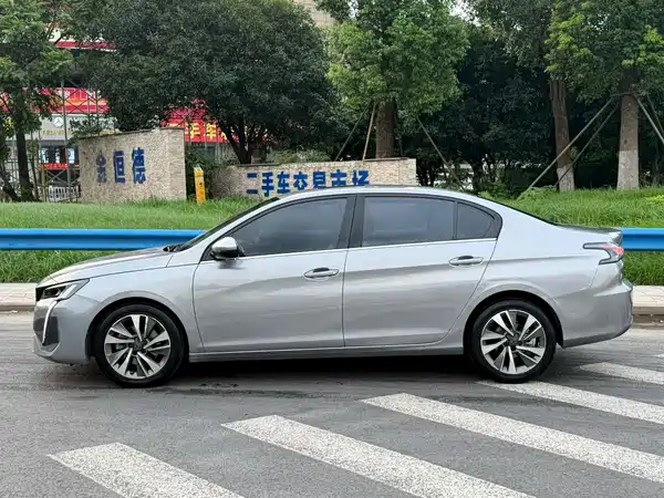 Peugeot 408 2022