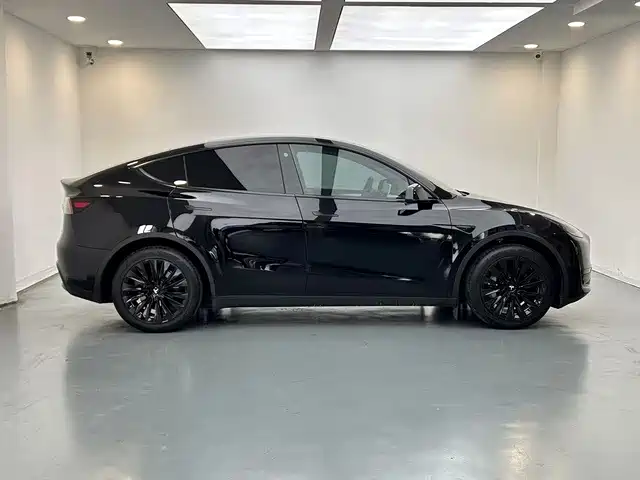 Tesla Model Y 2022 — фото 8