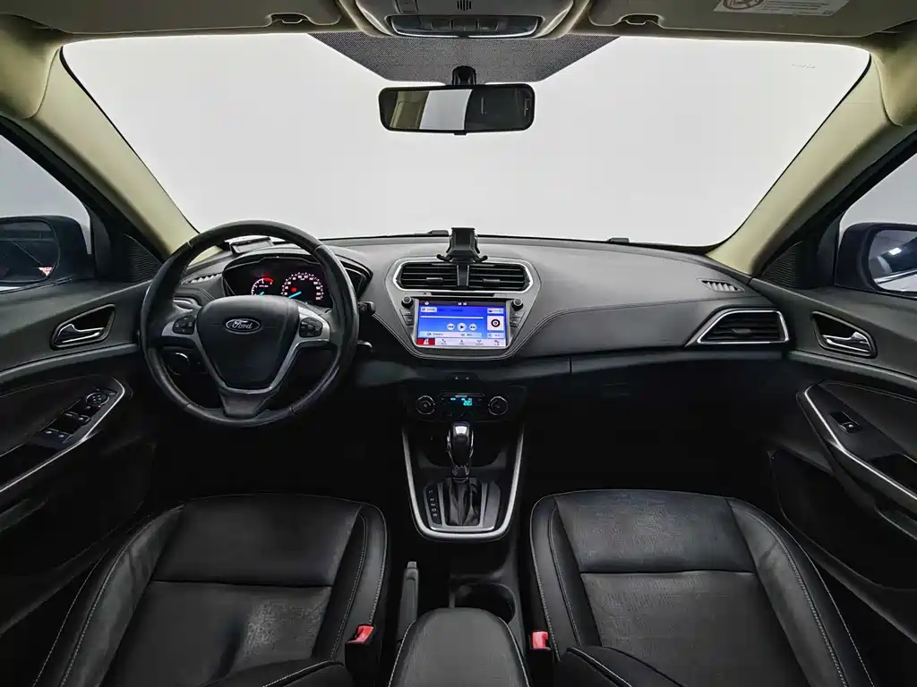 Ford Escort 2016 — фото 15