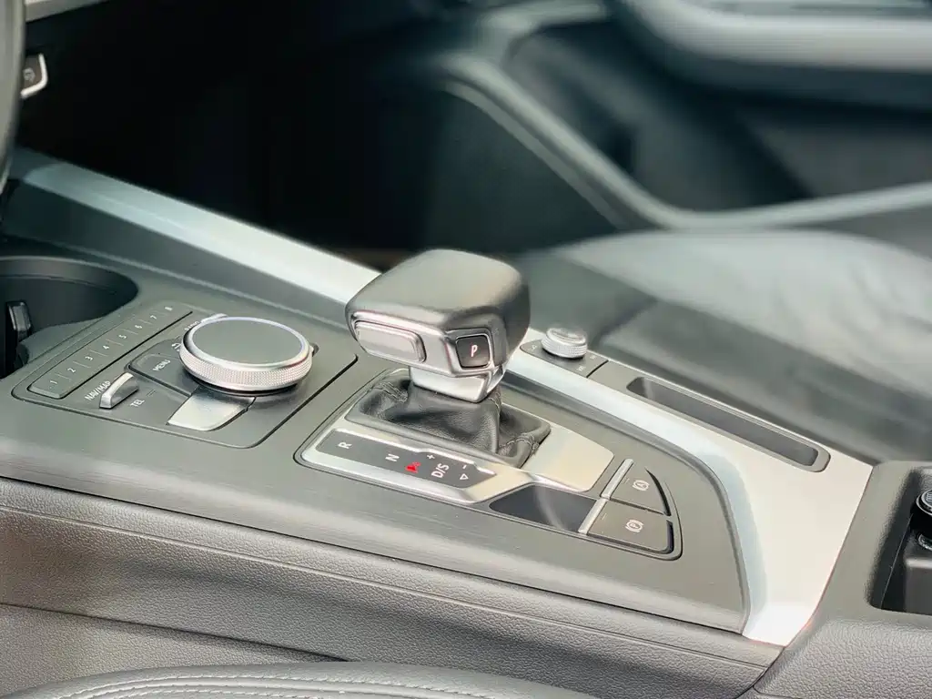 Audi A4L 2018 — фото 13