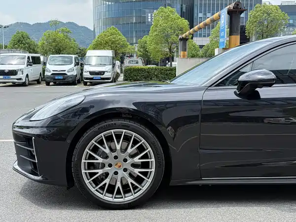 Porsche Panamera 2025