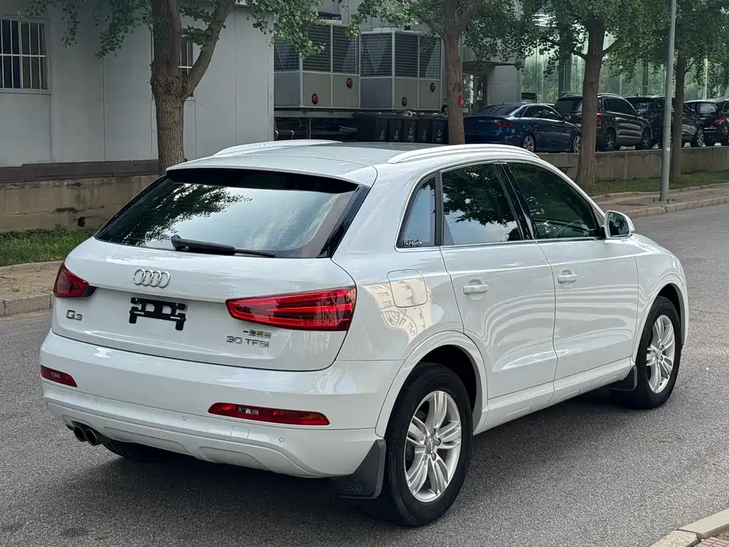 Audi Q3 2014 — фото 23