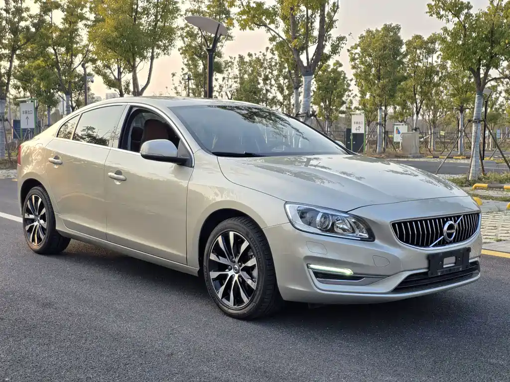Volvo S60 2018 — фото 3