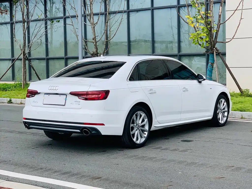 Audi A4L 2018 — фото 8
