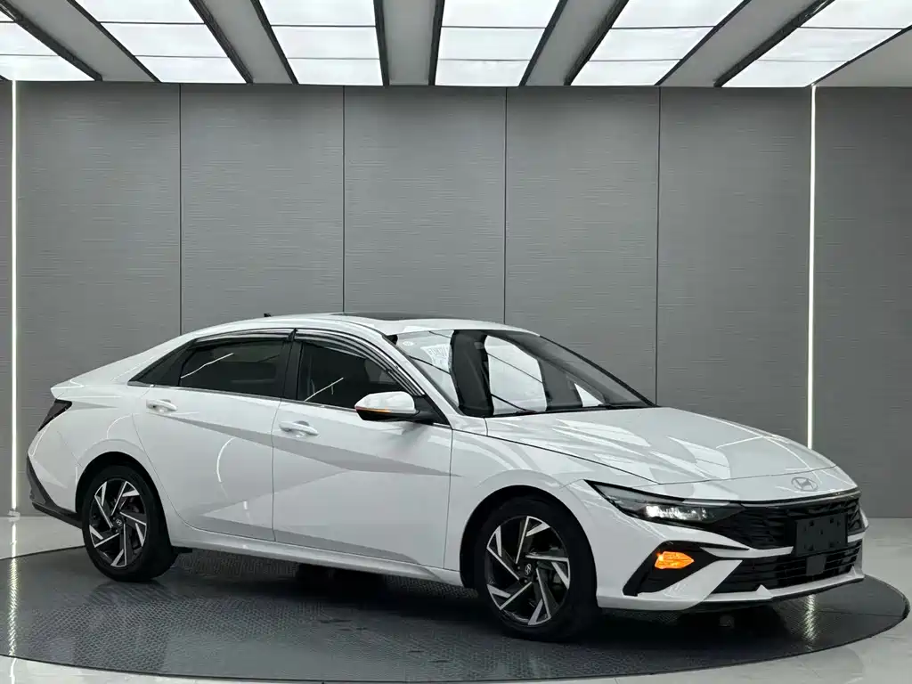 Hyundai Elantra 2023