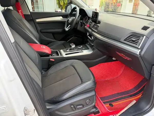 Audi Q5L 2020