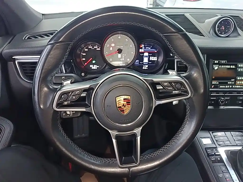 Porsche Macan 2016 — фото 11