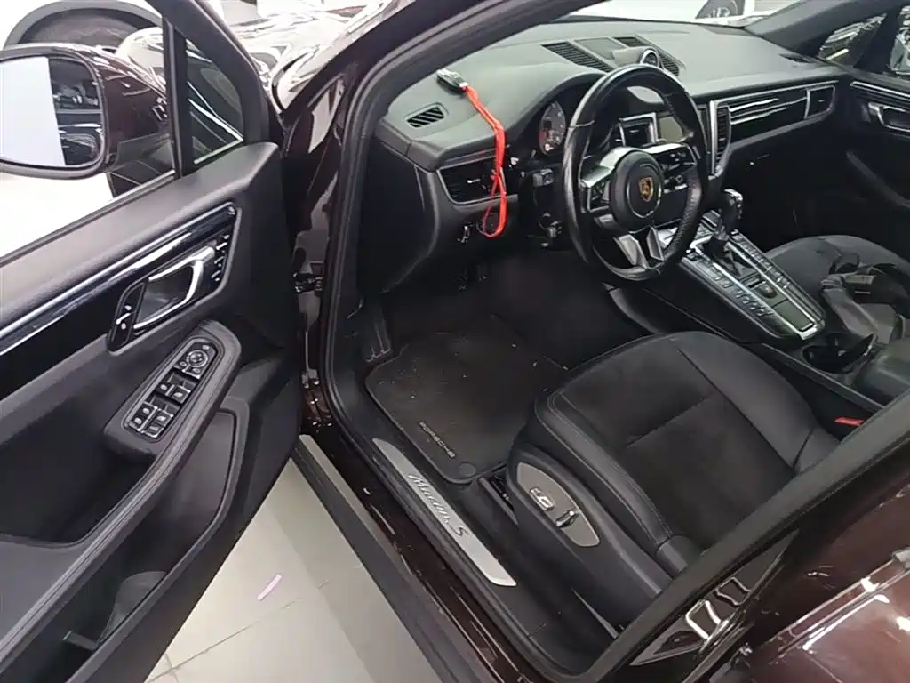 Porsche Macan 2016 — фото 16