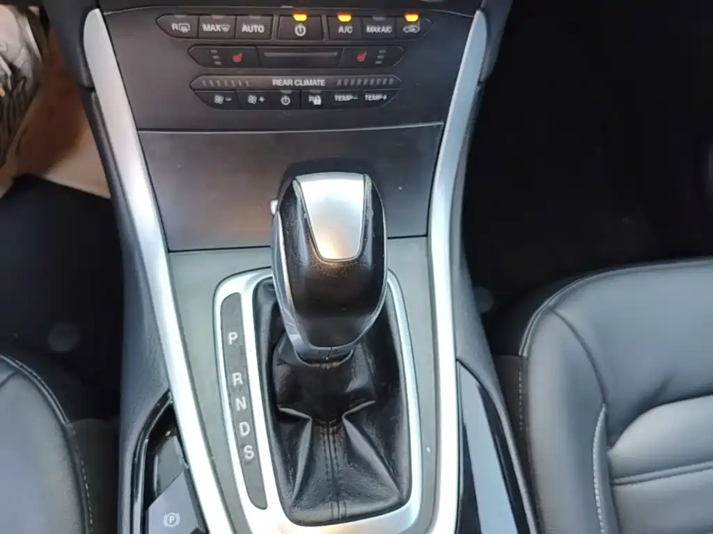Ford Edge 2017 — фото 14