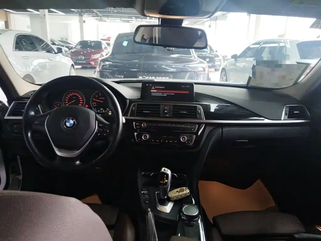 BMW 3 Series 2019 — фото 10