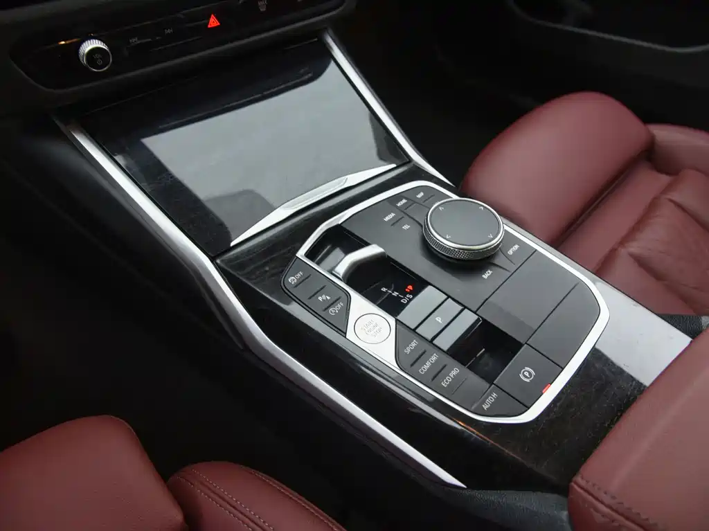 BMW 3 Series 2024 — фото 10