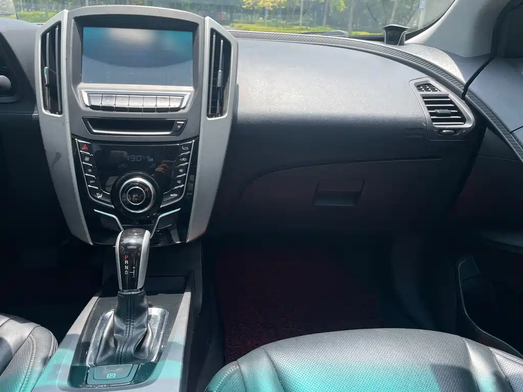 Luxgen You6 SUV 2014 — фото 14