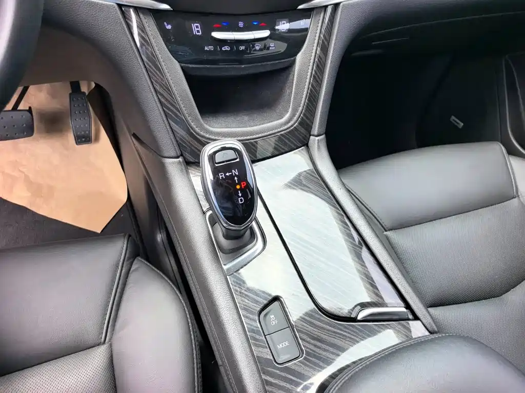Cadillac XT5 2018 — фото 16