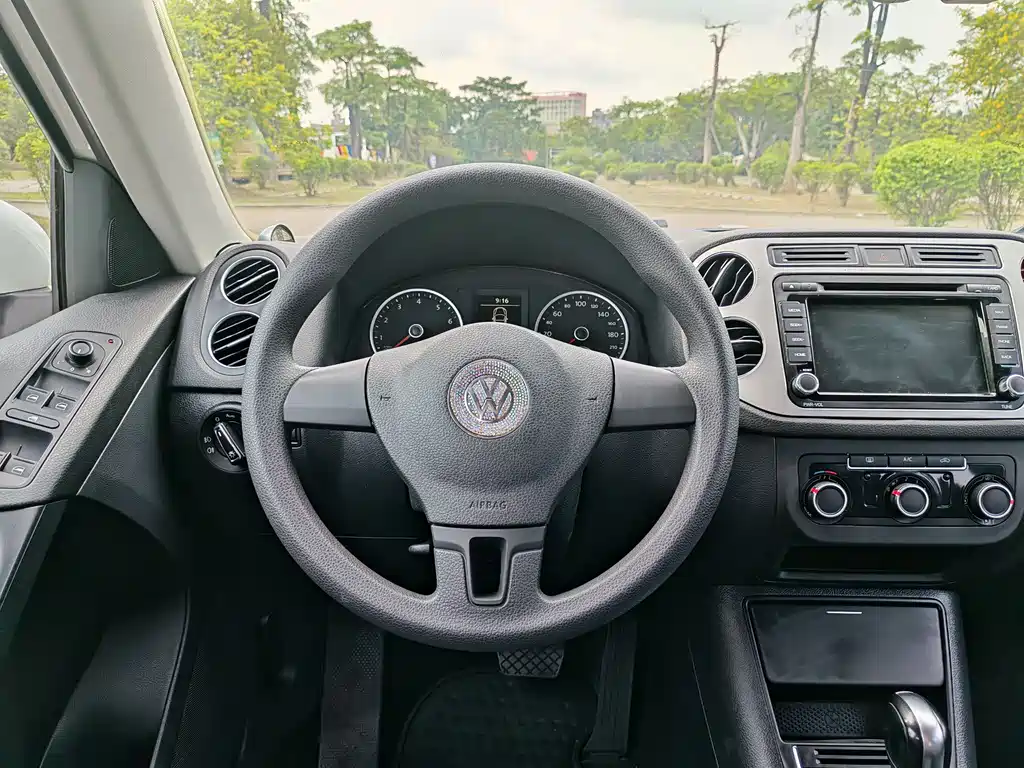 Volkswagen Tiguan 2015 — фото 12