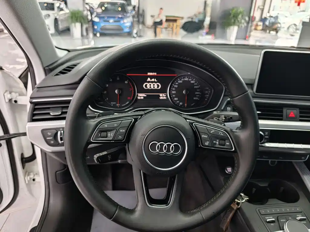 Audi A4L 2017 — фото 17