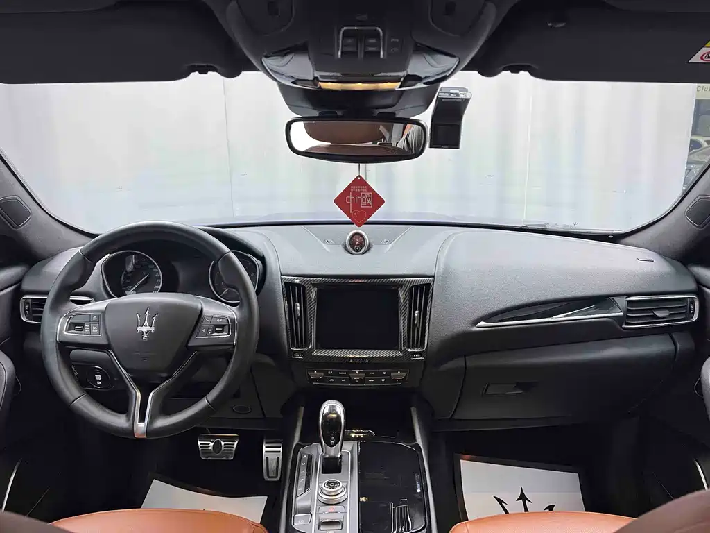 Maserati Levante 2018 — фото 30