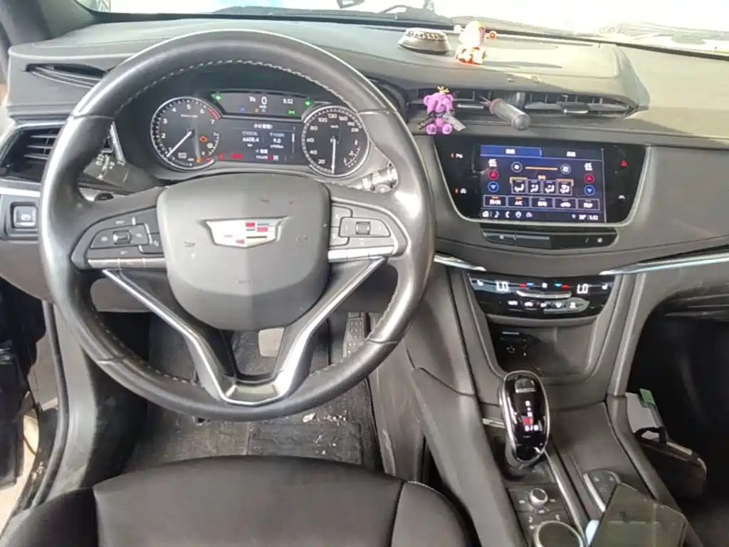 Cadillac XT6 2022 — фото 11