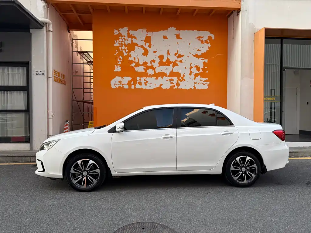 BYD Qin NEV 2016 — фото 4