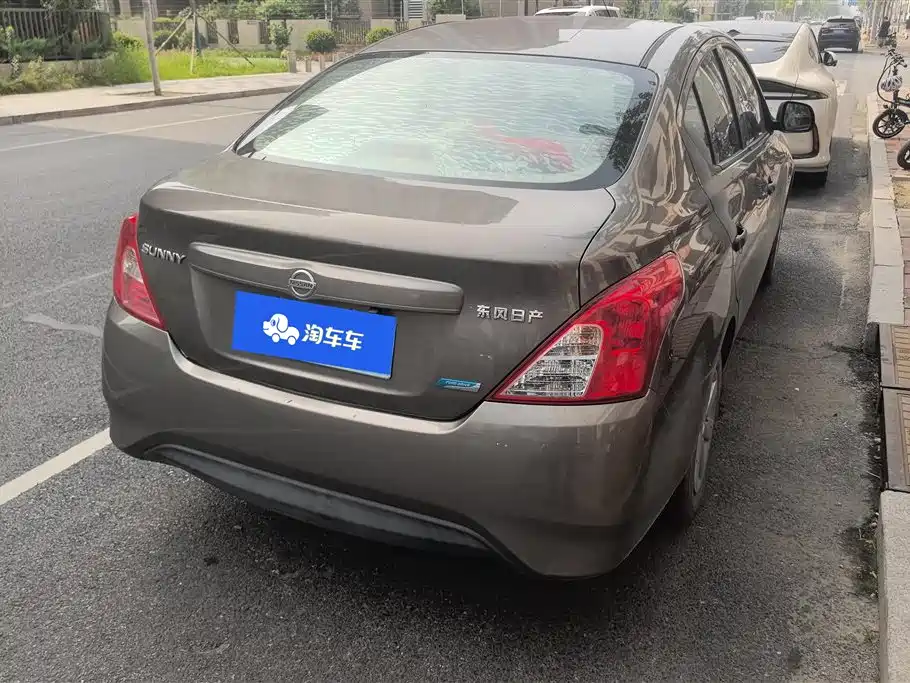 Nissan Sunny 2015